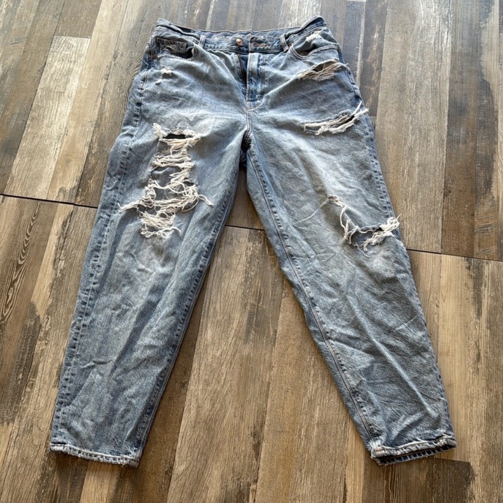 American Eagle Outfitters Light Blue Distressed Women's Jeans